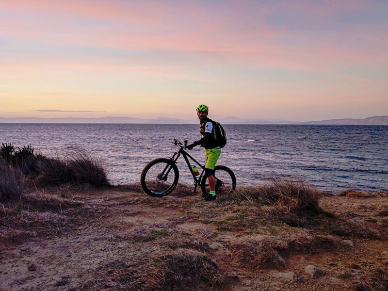 Cycling in Croatia along the sea