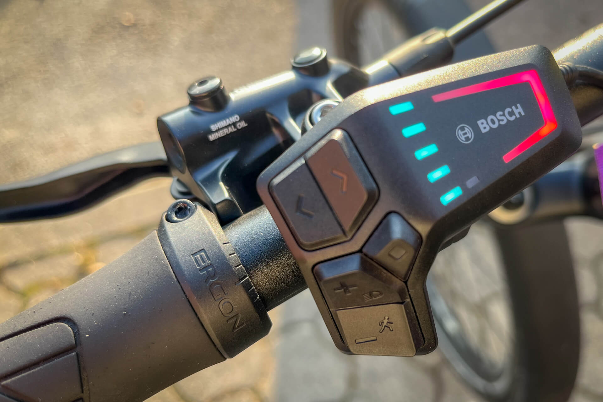 Handlebars buttons on Scott e-bike.